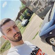 Persona con mucha paciencia y sobre todo con muchas ganas en qué cualquier persona sepa hablar y comunicarse en nuestro idioma.